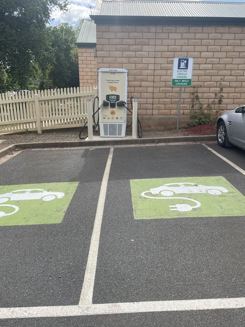 Yack public charger
