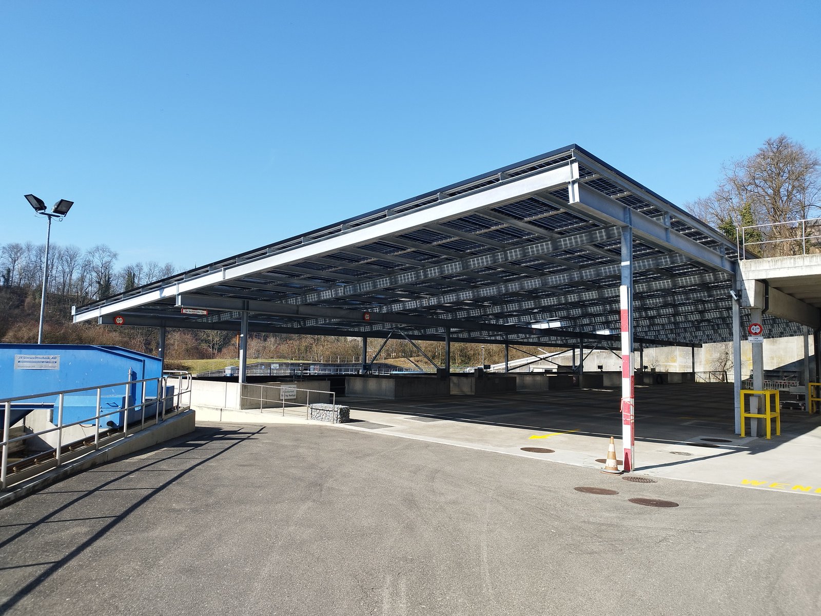 Solarstromanlage über der ARA Röti (Neuhausen)